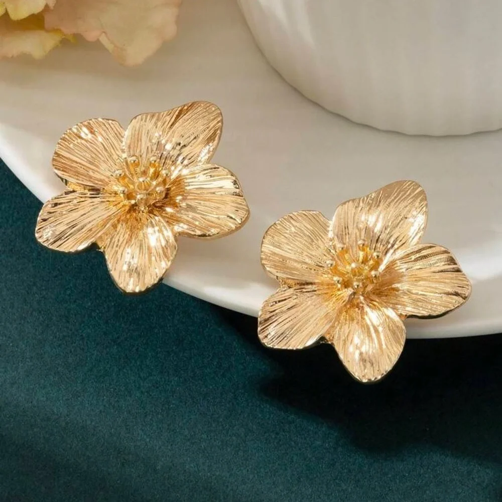New flower studded earrings